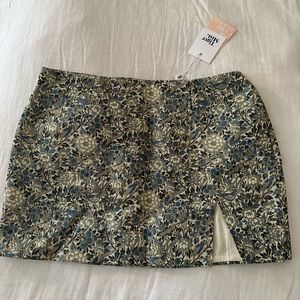 NWT Tiger Mist floral mini skirt